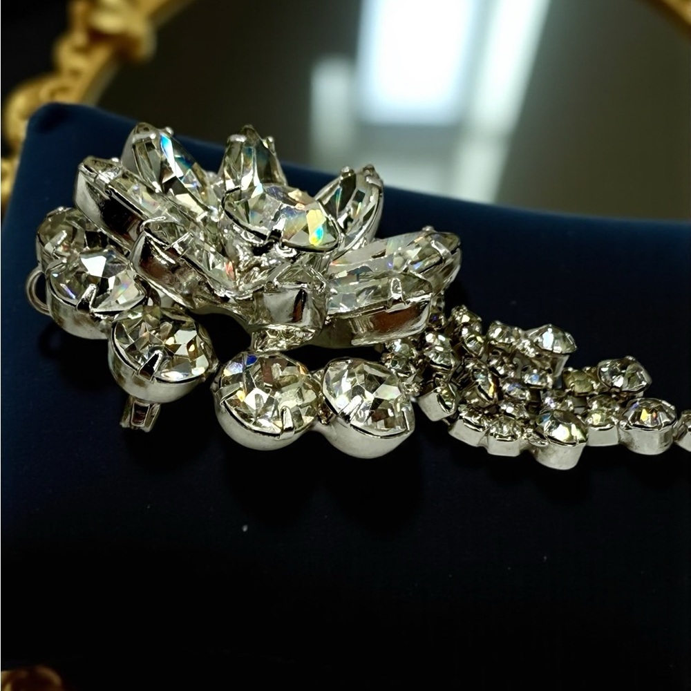 Vintage Layered Rhinestone Flower Brooch & Pendant with Dangles –Silver Tone EUC - Picture 11 of 17
